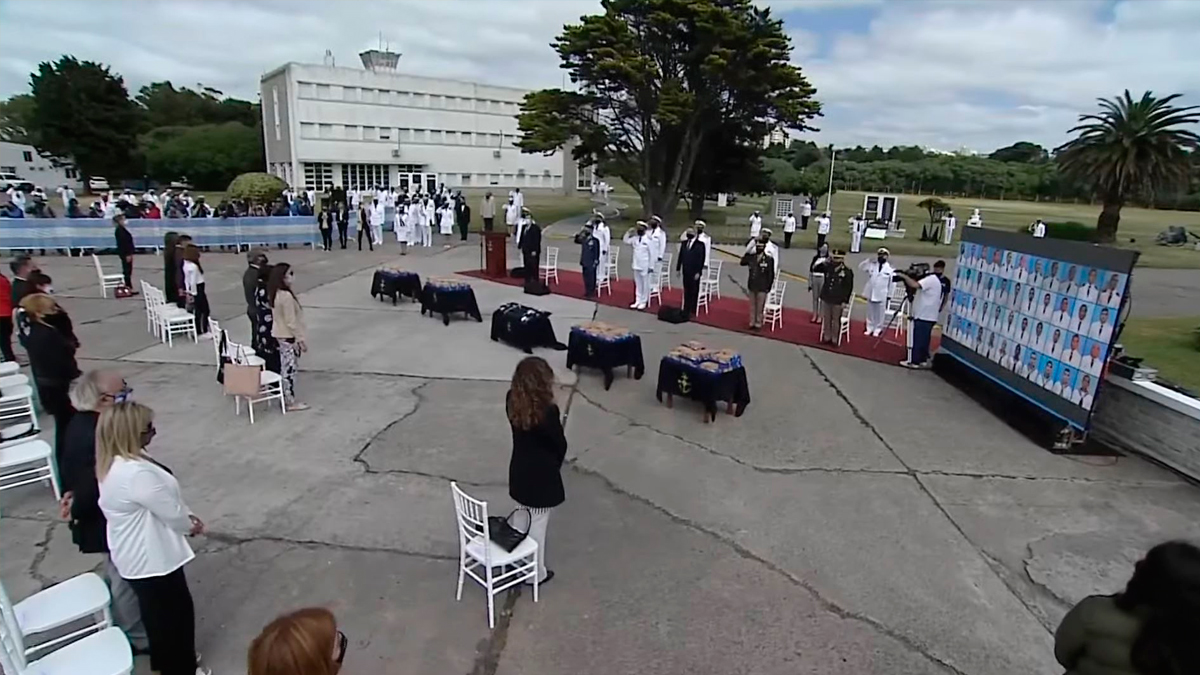 Homenajearon A Los Tripulantes Del Ara San Juan En La Base Naval De