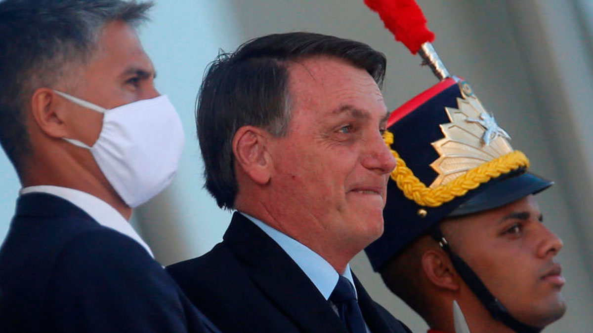 Un juez determinó que Bolsonaro debe usar barbijo en espacios públicos ...