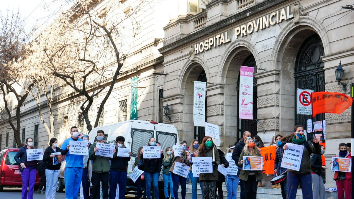 Profesionales De La Salud Protestan Contra El Retraso Del Pago De ...