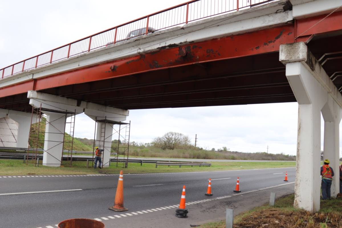 Comenzaron las obras de reparación de puentes en la autopista Rosario ...
