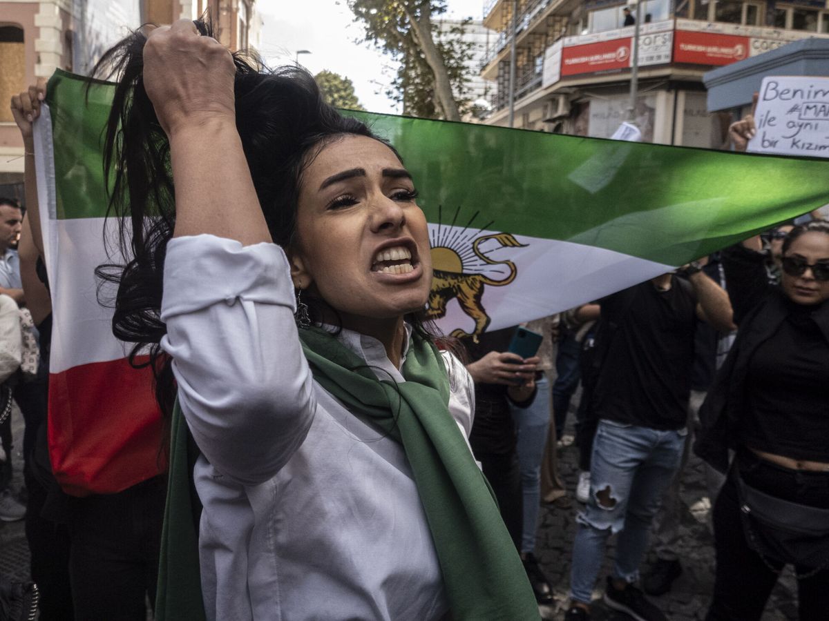Muchos manifestantes, entre ellos mujeres, siguen muriendo en Irán – El Quid De La Cuestión