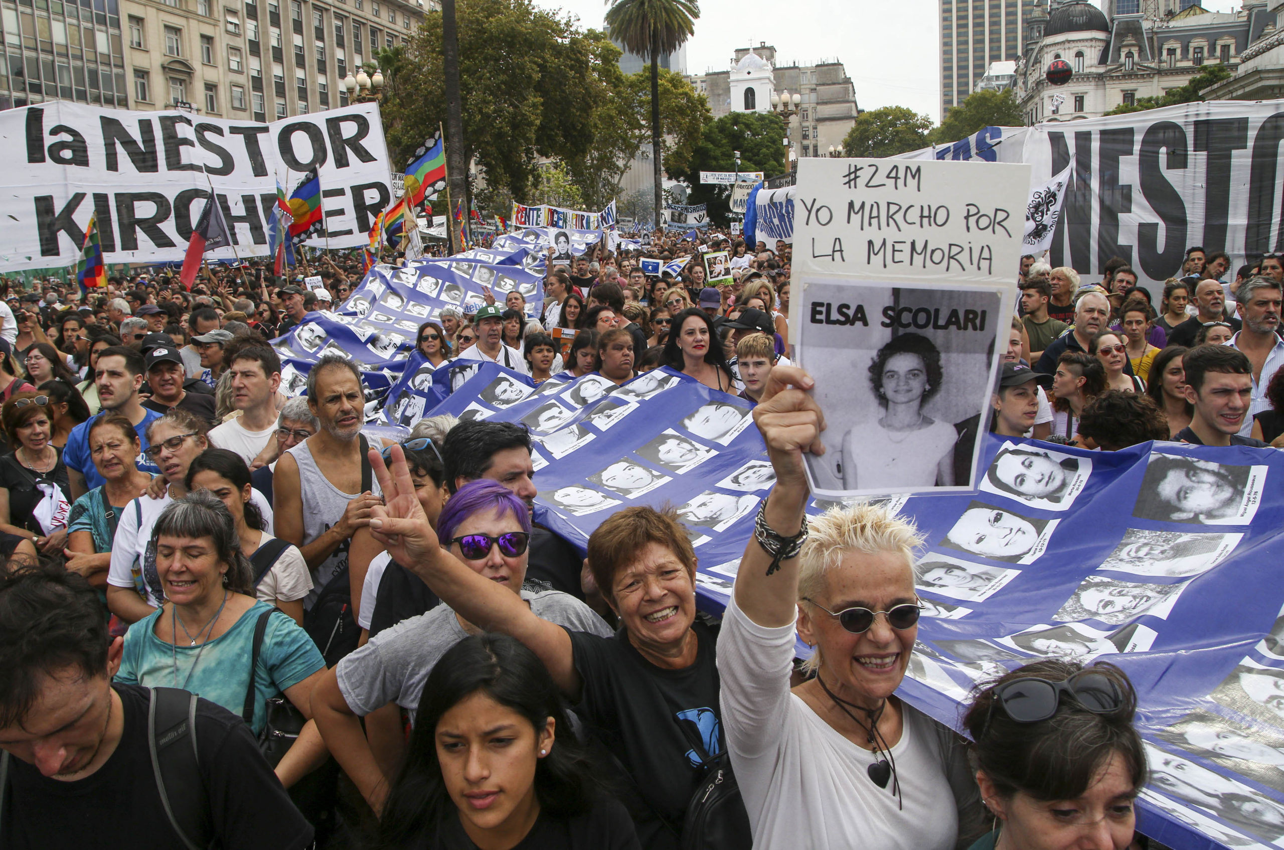 Multitudinaria Marcha de la Memoria ayer viernes en Plaza de Mayo – El ...